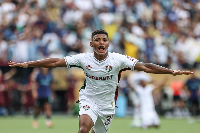 Flu venci o Al-Hilal !